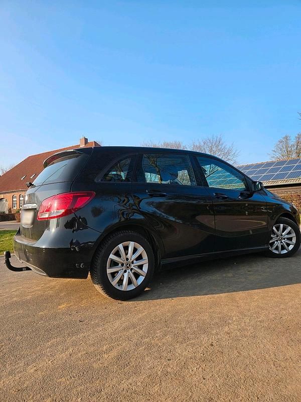 Gebraucht Mercedes B200 136 PS (100 kW) 2017 Schwarz Van / Kleinbus