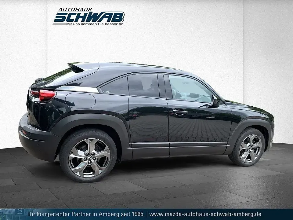 Używany Mazda MX30 Ad'Vantage 106 kW (145 KM) 2022 Czarny SUV