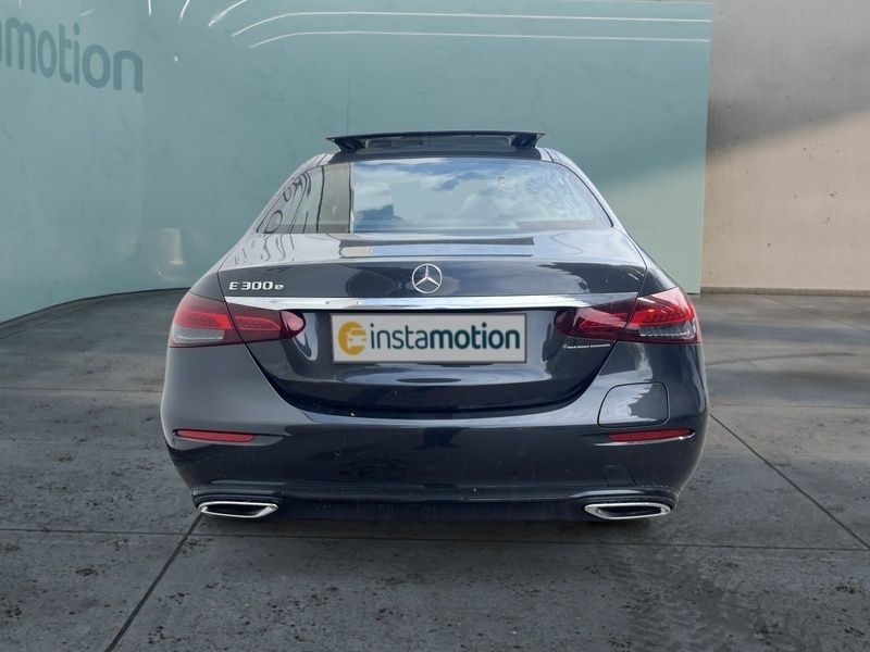 Gebraucht Mercedes E300 Avantgarde 211 PS (155 kW) 2022 Grün Limousine