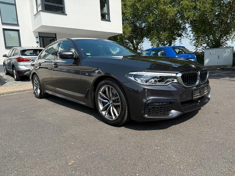 Grau Gebraucht 2019 BMW 530 M Sport Limousine | 29.990 € (Fairer Preis) - Bild 1/4