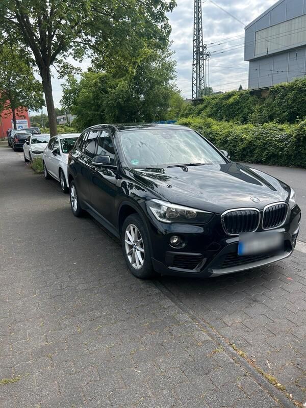 Schwarz Gebraucht 2019 BMW X1 Advantage SUV | 17.500 € (Guter Preis) - Bild 1/4