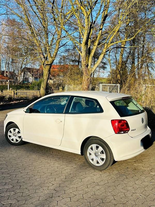 Gebraucht VW Polo 60 PS (44 kW) 2013 Weiß Kleinwagen