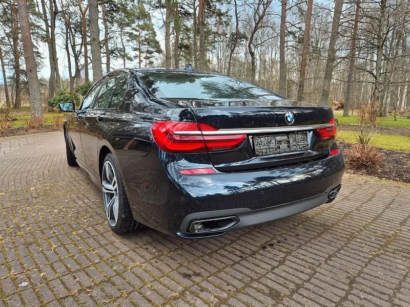 Gebraucht BMW 740 iPerformance 326 PS (239 kW) 2018 Blau Limousine