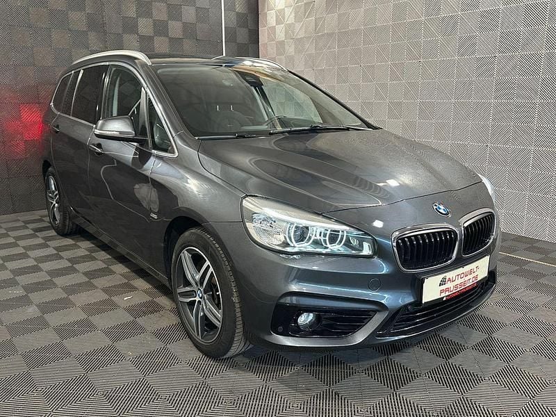 Grau Gebraucht 2018 BMW 220 Gran Tourer Sport Line Van / Kleinbus | 18.450 € (Guter Preis) - Bild 1/4