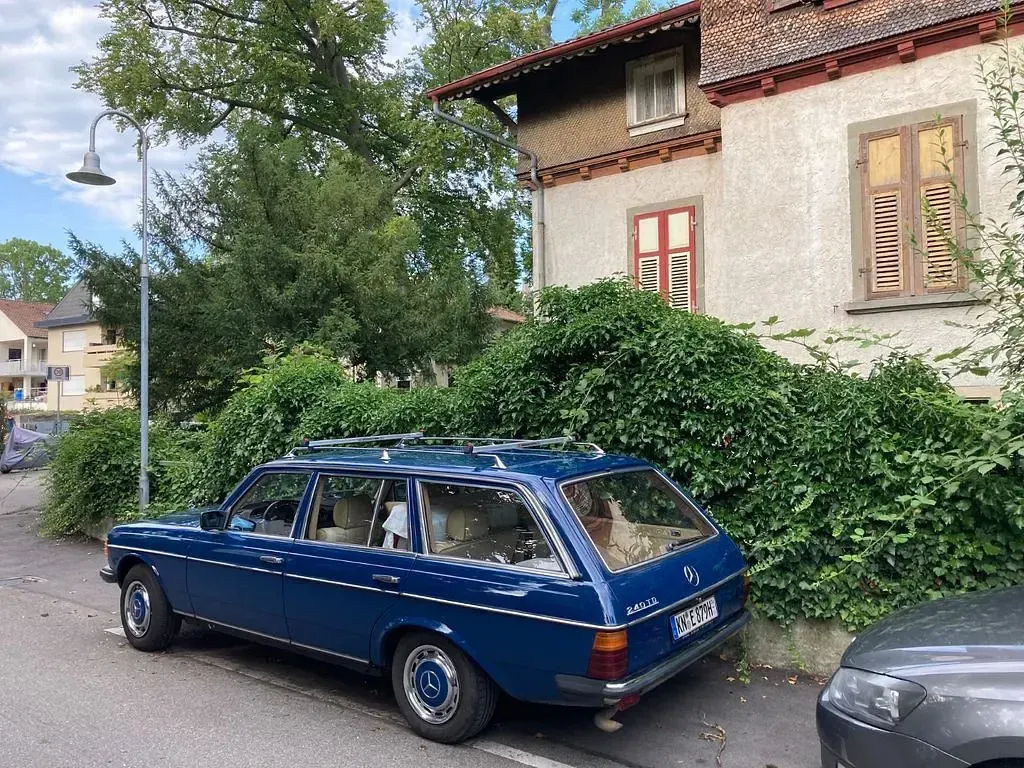 Gebraucht Mercedes 240 72 PS (52 kW) 1984 Blau Limousine