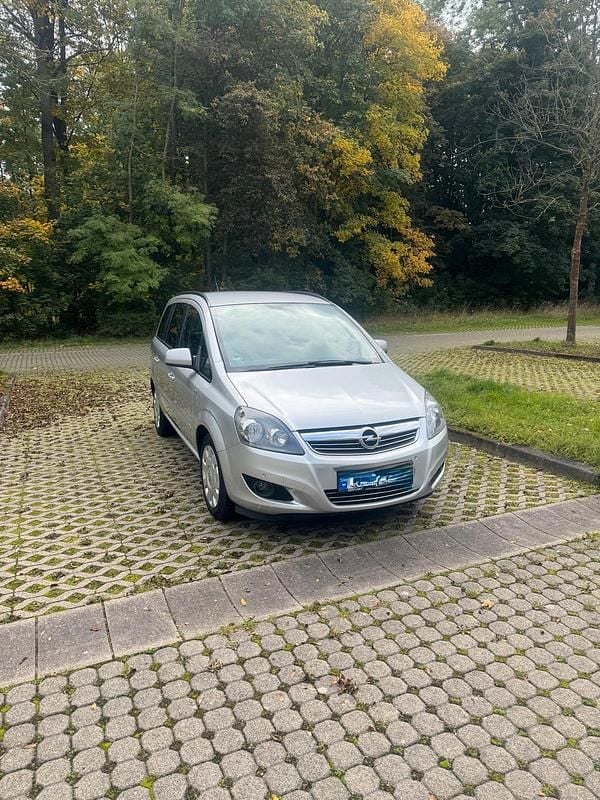 Grau Gebraucht 2014 Opel Zafira Van / Kleinbus | 7.800 € (Etwas zu teuer) - Bild 1/4