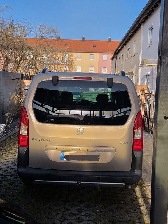 Gebraucht Peugeot Partner Tepee 120 PS (88 kW) 2010 Beige Van / Kleinbus