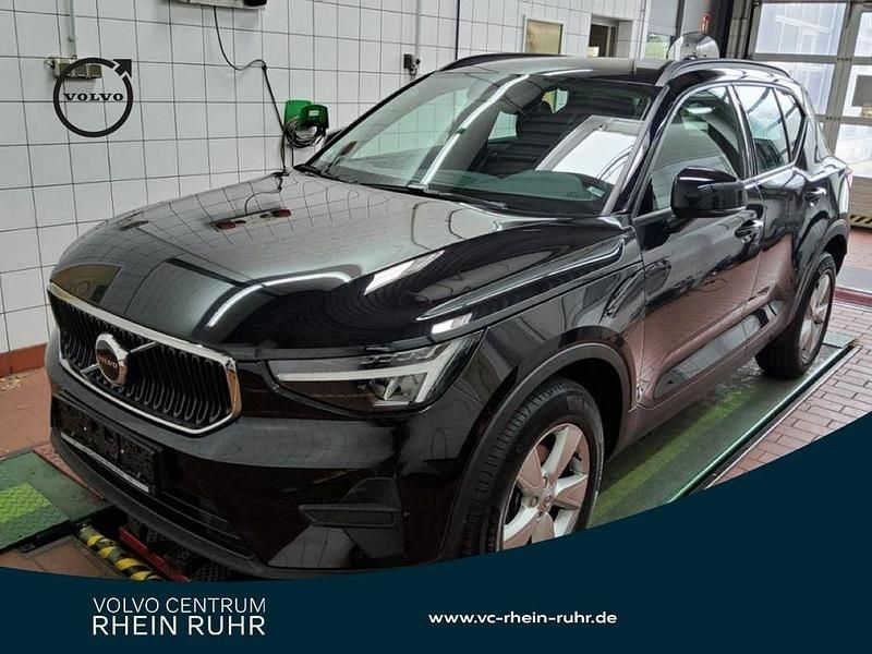 Gebraucht Volvo XC40 129 PS (94 kW) 2024 Schwarz onyx black / metallic SUV