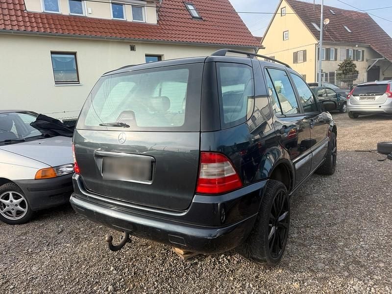 Gebraucht Mercedes ML320 218 PS (160 kW) 1998 Schwarz SUV