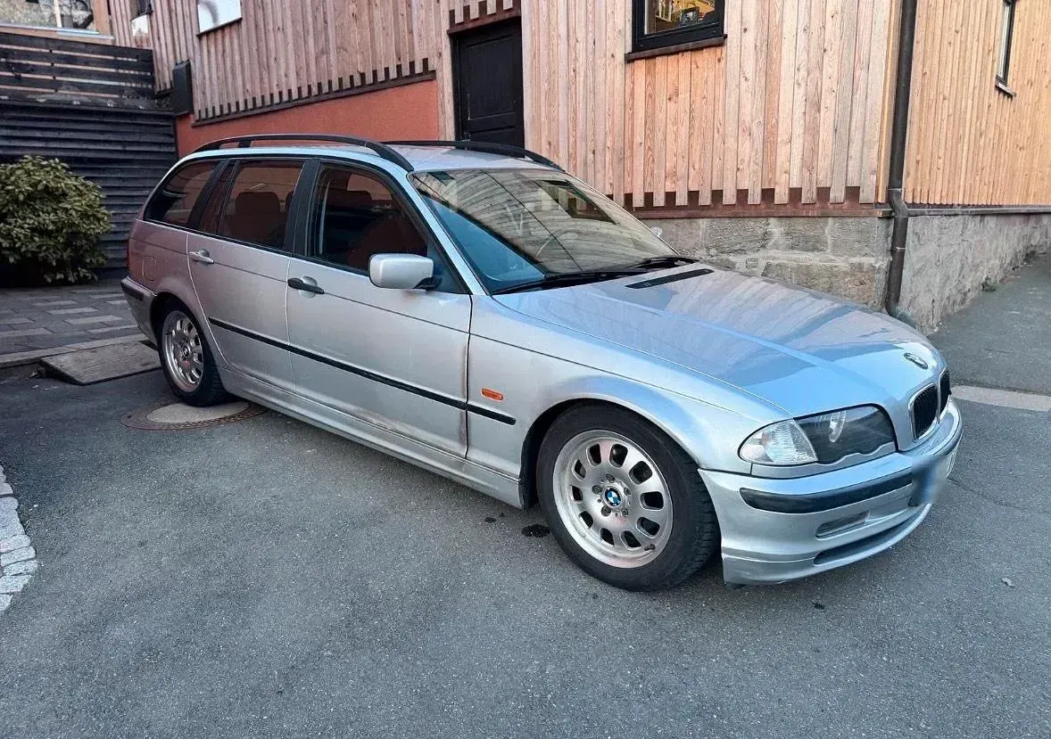 Gebraucht BMW 318 118 PS (86 kW) 1998 Silber Kombi