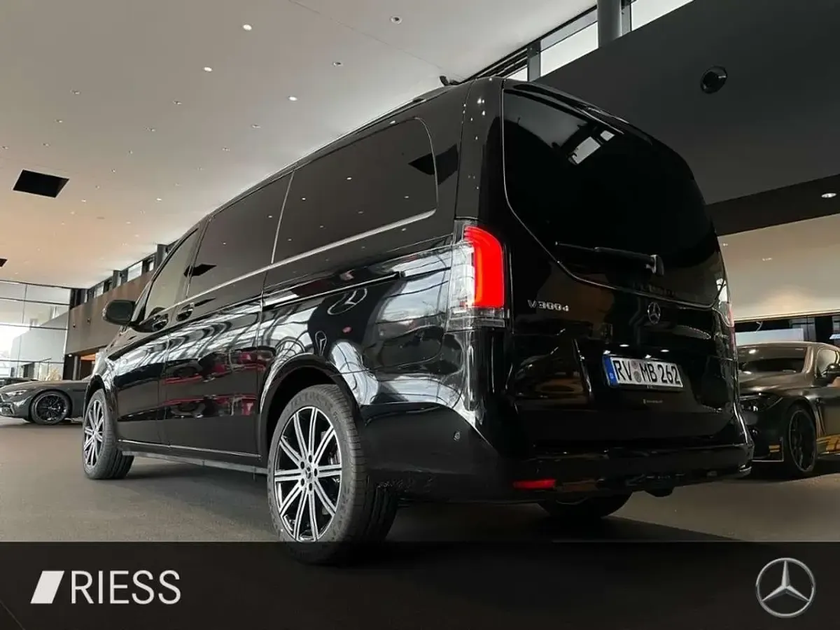 Gebraucht Mercedes V300 Avantgarde 237 PS (174 kW) 2026 Schwarz Van / Kleinbus