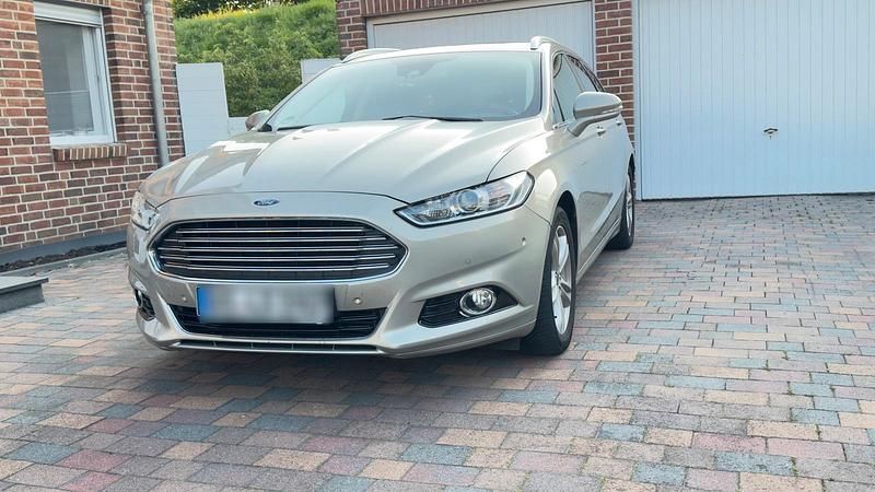 Silber Gebraucht 2015 Ford Mondeo Kombi | 12.500 € (Teuer) - Bild 1/4