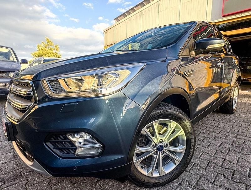 Gebraucht Ford Kuga Titanium 175 PS (128 kW) 2019 Blau SUV