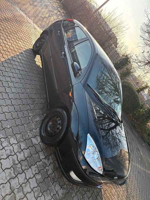Gebraucht Ford Focus 101 PS (74 kW) 2002 Schwarz Kleinwagen