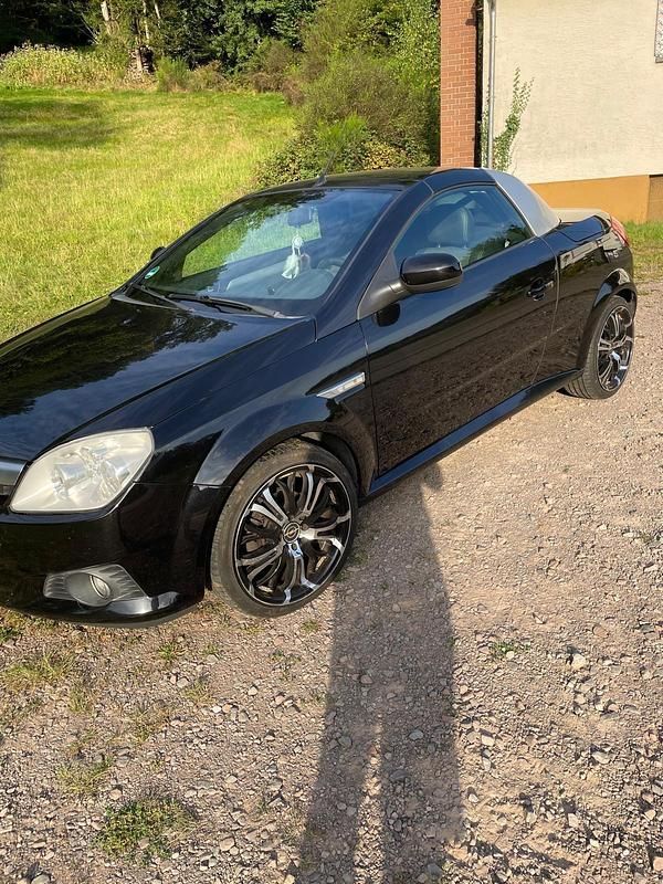 Schwarz Gebraucht 2005 Opel Tigra Cabrio | 1.650 € (Guter Preis) - Bild 1/4