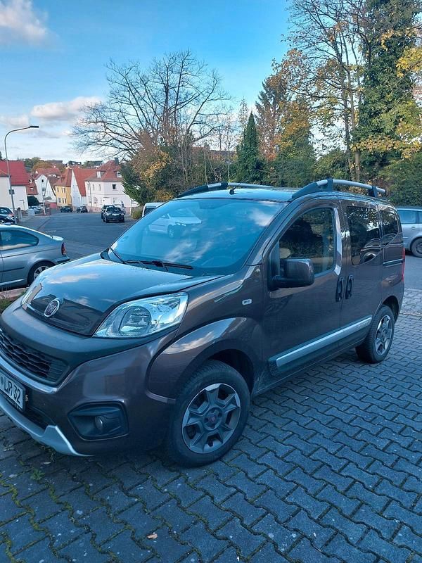 Braun Gebraucht 2019 Fiat Qubo Trekking Van / Kleinbus | 5.490 € - Bild 1/4