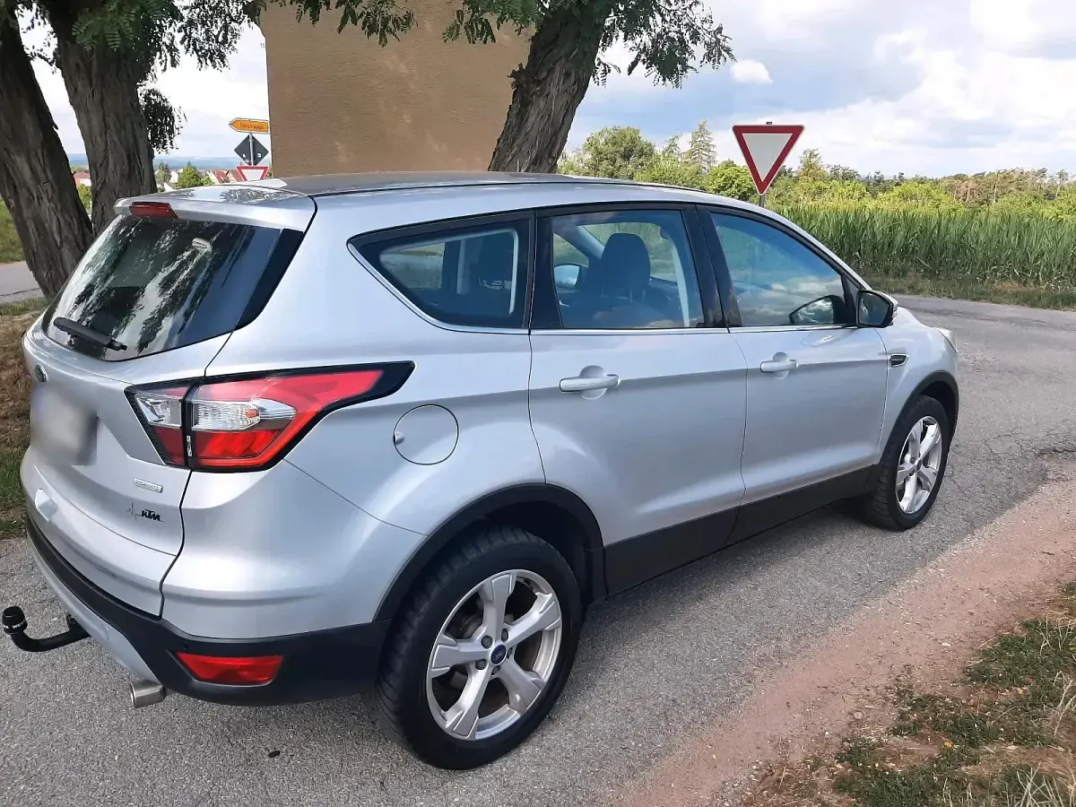 Gebraucht Ford Kuga 125 PS (91 kW) 2019 Silber SUV