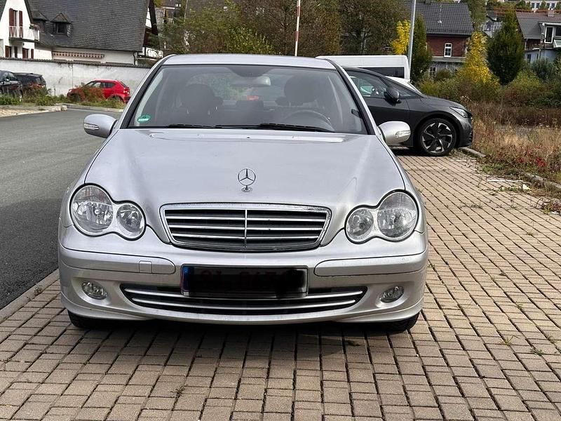 Gebraucht Mercedes C180 143 PS (105 kW) 2005 Brillantsilber  metalliclack Limousine