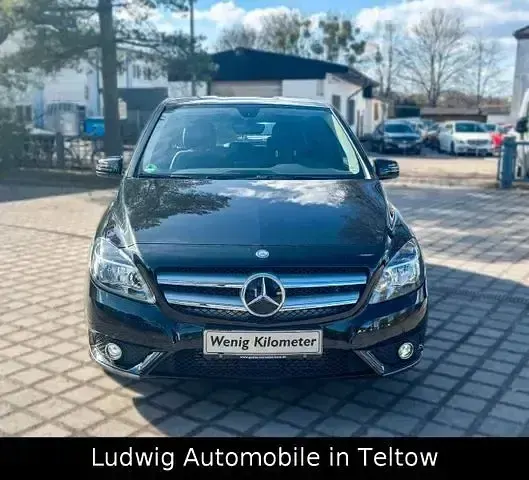 Gebraucht Mercedes B180 122 PS (89 kW) 2013 Schwarz Van / Kleinbus