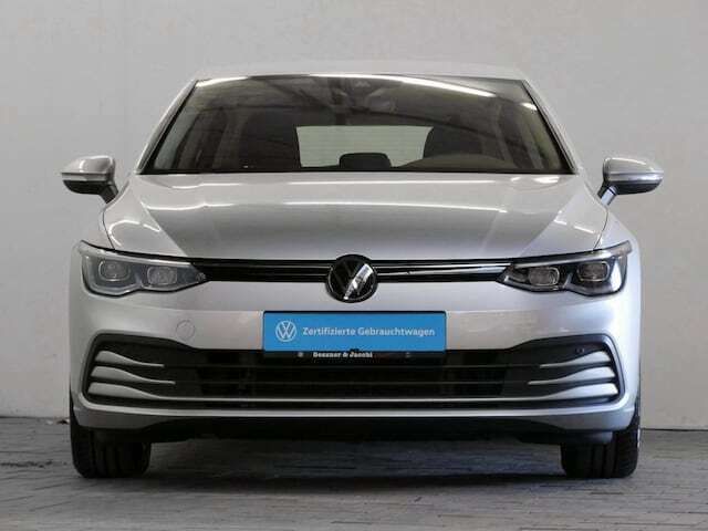 Second-hand VW Golf VIII Life 131 CP (96 kW) 2023 Argintiu Hatchback