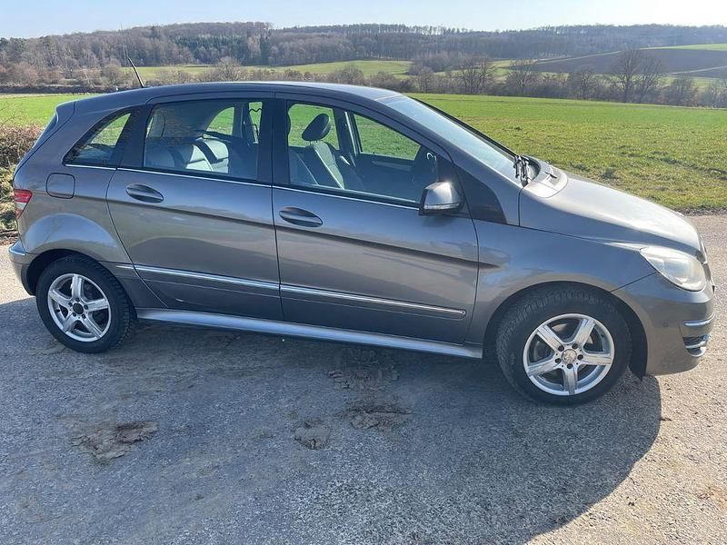 Gebraucht Mercedes B200 136 PS (100 kW) 2009 Grau Van / Kleinbus