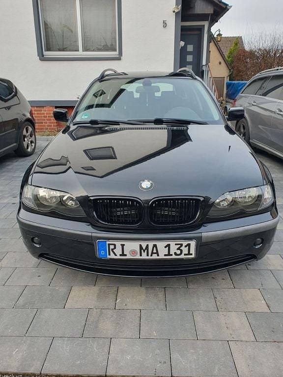 Schwarz Gebraucht 2005 BMW 320 Kombi | 3.300 € (Etwas zu teuer) - Bild 1/4