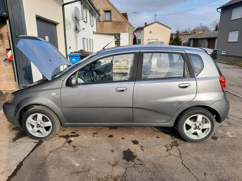 Gebraucht Chevrolet Kalos 90 PS (66 kW) 2008 Silber Kleinwagen