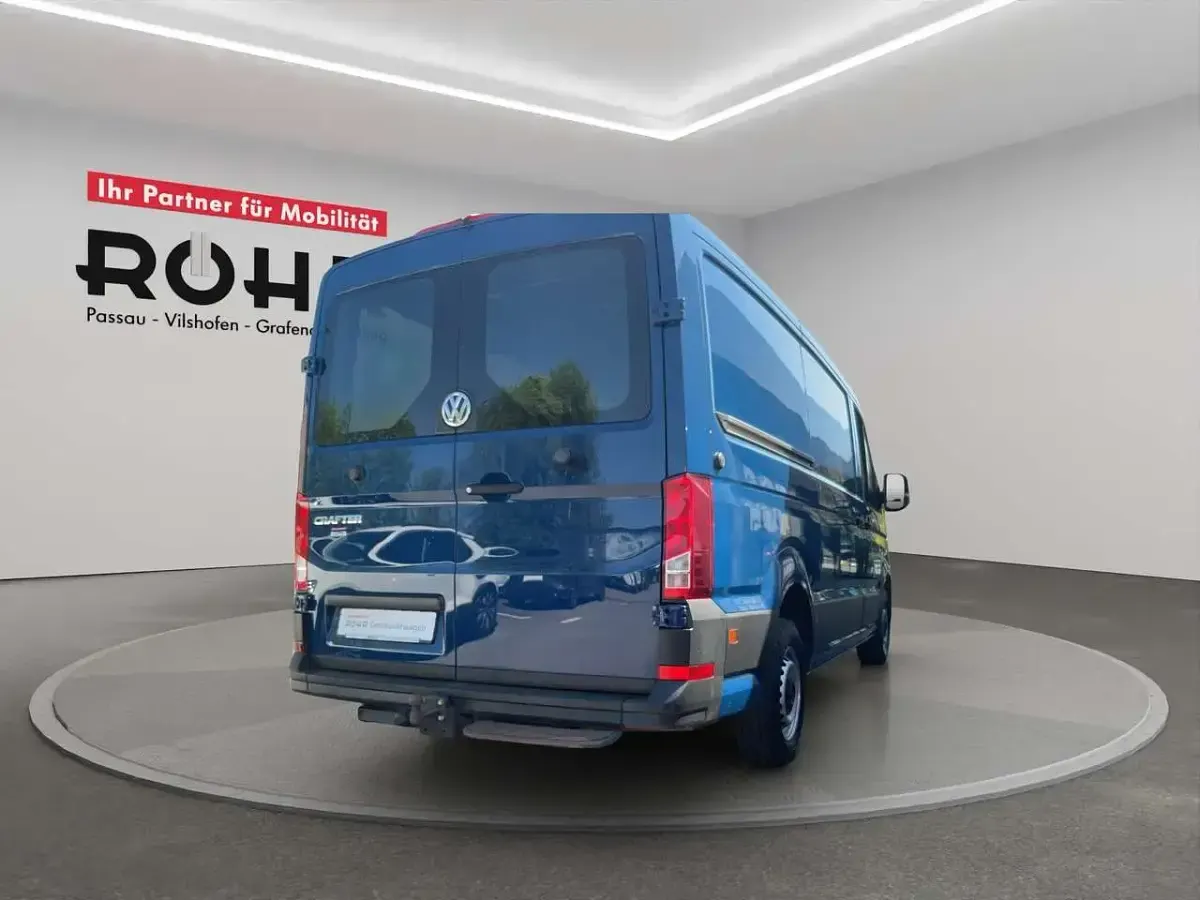 Gebraucht VW Crafter 140 PS (102 kW) 2021 Deep ocean blue Van