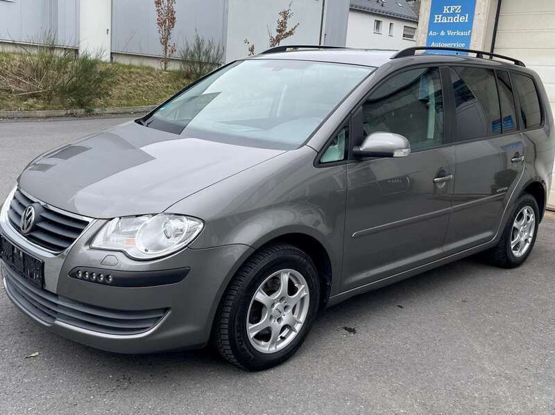 Slate grey metallic Gebraucht 2009 VW Touran United Van / Kleinbus | 4.850 € (Teuer) - Bild 1/4