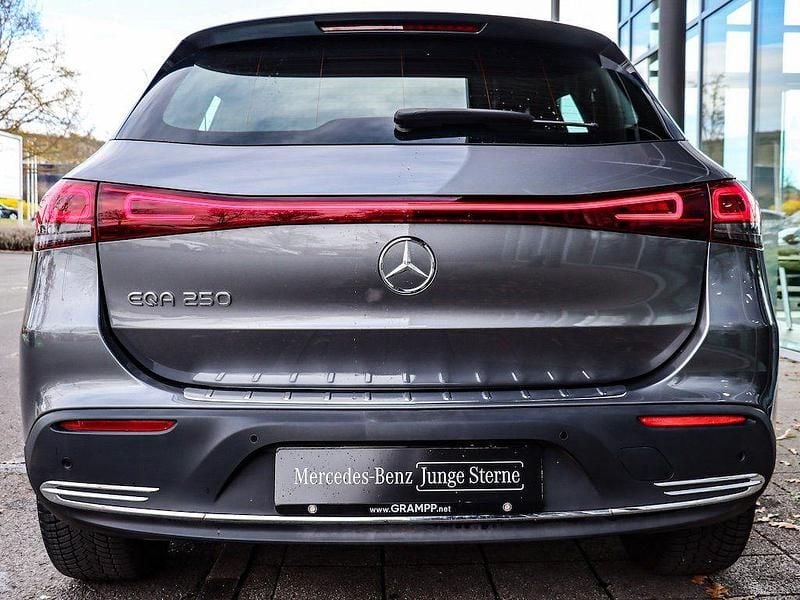 Gebraucht Mercedes EQA250 Advanced 139 kW (190 PS) 2023 Grau SUV