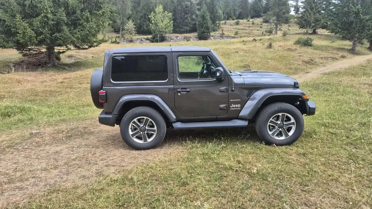 Gebraucht Jeep Wrangler Unlimited Sahara 200 PS (147 kW) 2018 Granite crystal met. clear coa SUV