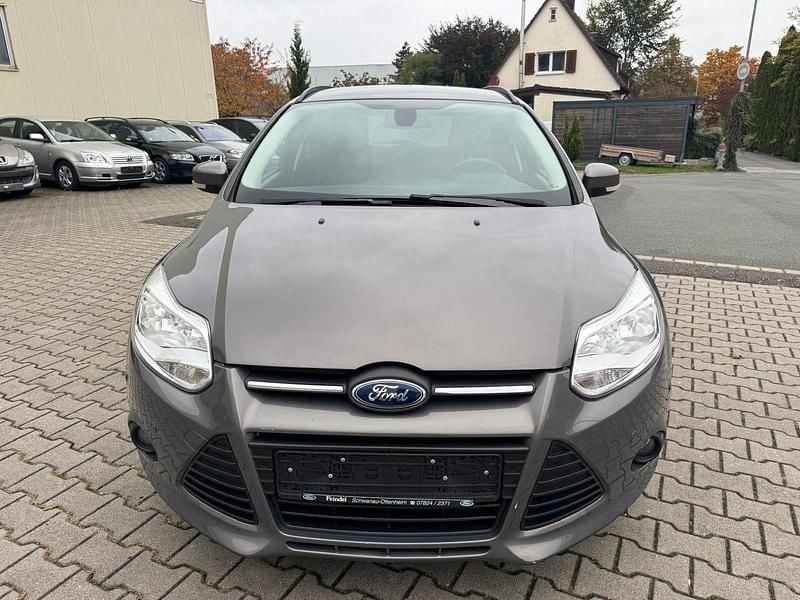 Gebraucht Ford Focus Champions Edition 101 PS (74 kW) 2013 Brisbane braun (met.) Kombi