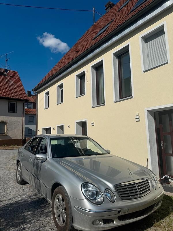 Silber Gebraucht 2003 Mercedes E220 Limousine | 1.900 € (Fairer Preis) - Bild 1/1