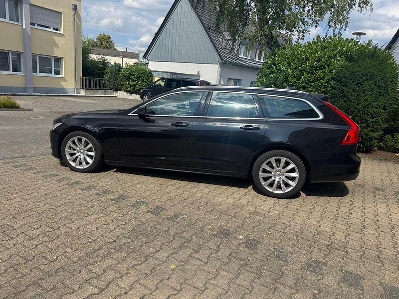 Schwarz Gebraucht 2018 Volvo V90 Momentum Kombi | 22.700 € (Guter Preis) - Bild 1/4