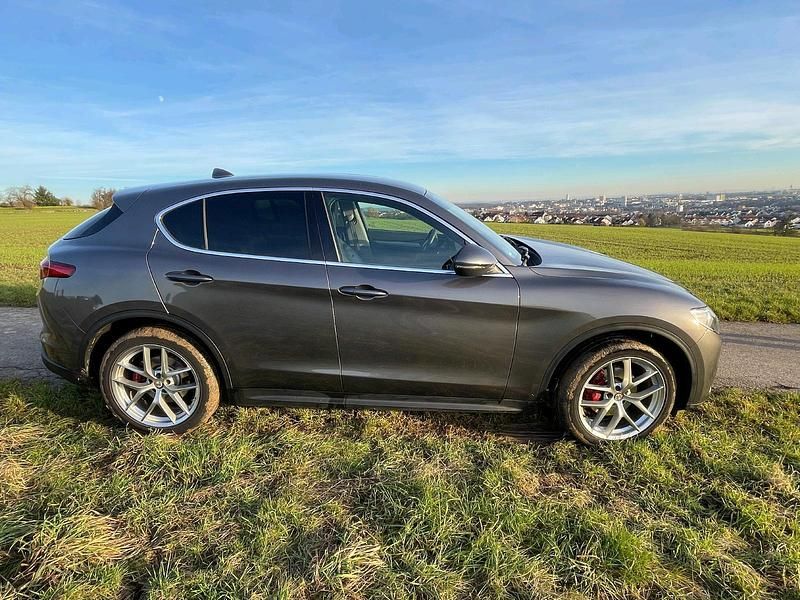 Gebraucht Alfa Romeo Stelvio 280 PS (205 kW) 2018 Grau SUV