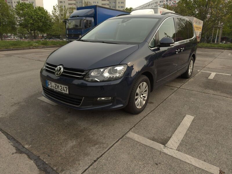 Blau Gebraucht 2017 VW Sharan Comfortline Van / Kleinbus | 22.500 € (Fairer Preis) - Bild 1/4