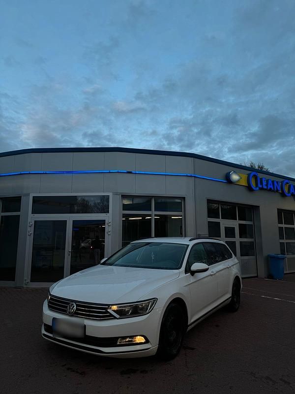 Gebraucht VW Passat 150 PS (110 kW) 2015 Weiß Kombi
