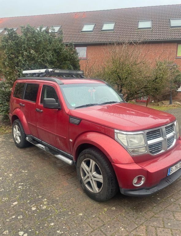 Rot Gebraucht 2009 Dodge Nitro SXT SUV | 4.900 € (Superpreis) - Bild 1/4