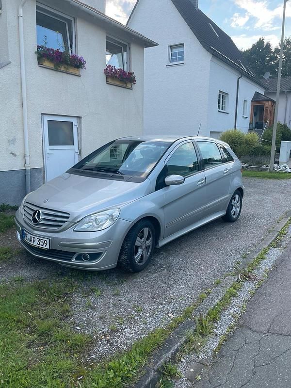 Grau Gebraucht 2005 Mercedes B200 Van / Kleinbus | 3.500 € (Teuer) - Bild 1/4