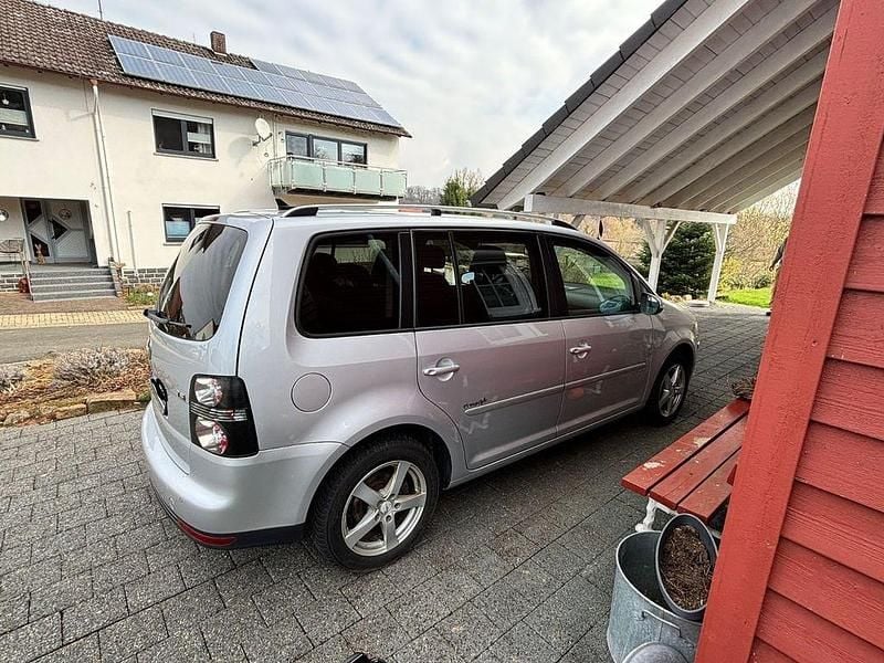 Gebraucht VW Touran 140 PS (102 kW) 2009 Silber Van / Kleinbus