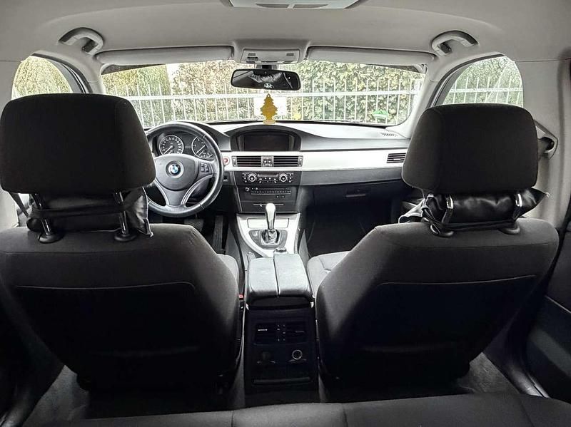 Gebraucht BMW 318 143 PS (105 kW) 2010 Grau Kombi