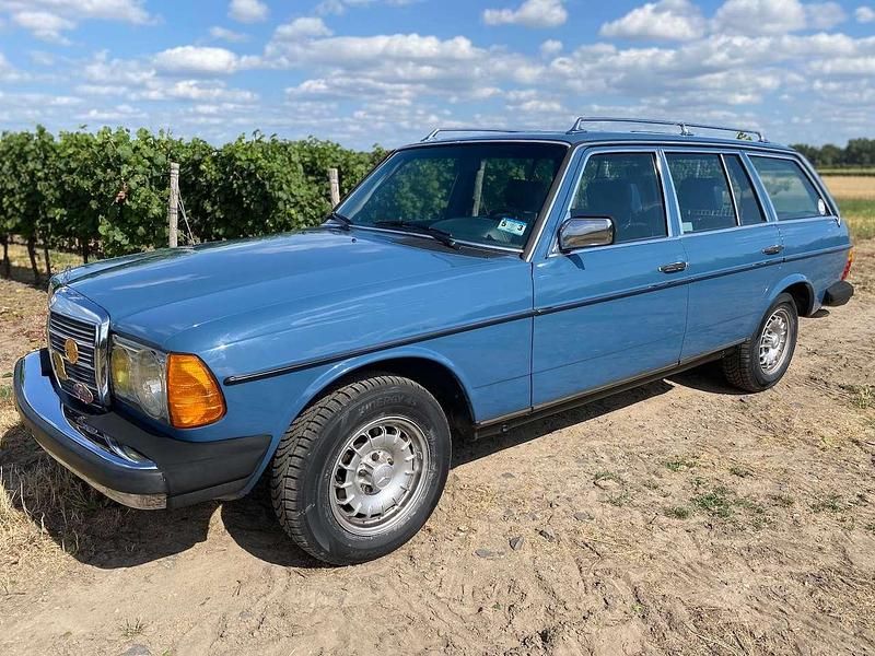 Blau Gebraucht 1983 Mercedes 300 Kombi | 16.500 € - Bild 1/4