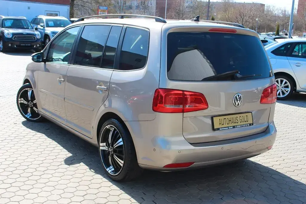 Gebraucht VW Touran Comfortline 105 PS (77 kW) 2012 Beige Van / Kleinbus