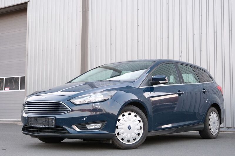 Blau Gebraucht 2015 Ford Focus Titanium Kombi | 3.720 € (Guter Preis) - Bild 1/4