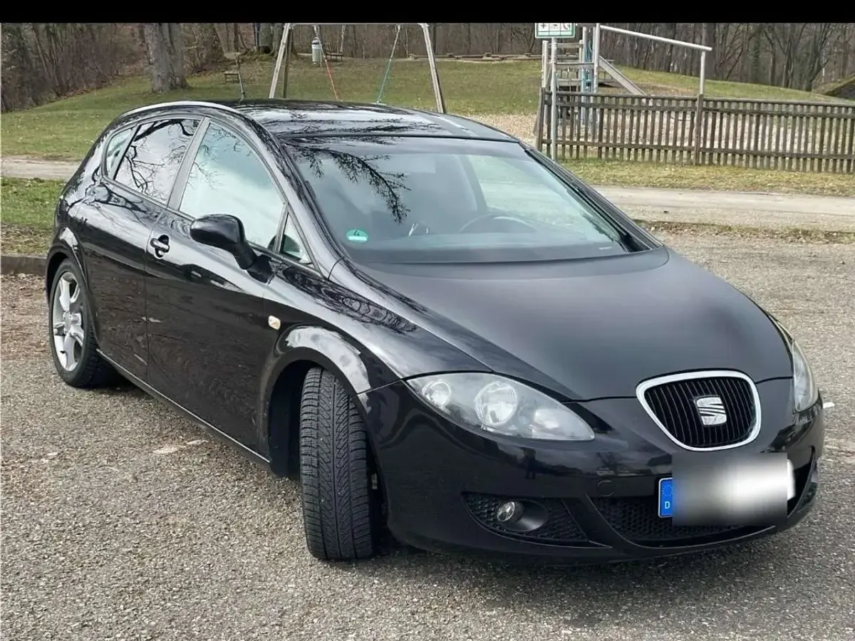Używany Seat Leon Reference 125 KM (91 kW) 2009 Czarny Hatchback