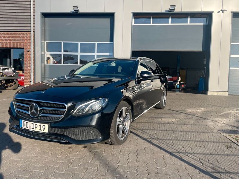 Schwarz Gebraucht 2019 Mercedes E400 Avantgarde Limousine | 29.990 € (Guter Preis) - Bild 1/4