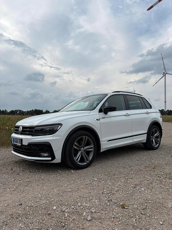 Weiß Gebraucht 2017 VW Tiguan Highline SUV | 19.990 € (Teuer) - Bild 1/4