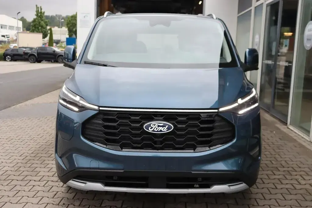 Neu Ford Tourneo Active 232 PS (170 kW) 2026 Chromablue metallic Van / Kleinbus
