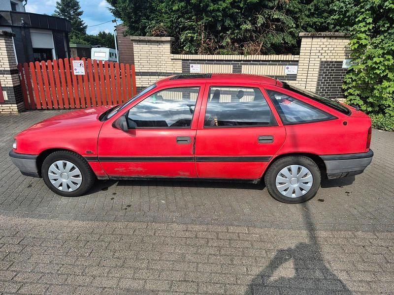 Rot Gebraucht 1991 Opel Vectra Limousine | 1.999 € - Bild 1/4
