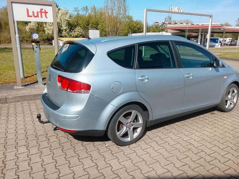 Gebraucht Seat Altea Style 140 PS (102 kW) 2011 Silber Van / Kleinbus